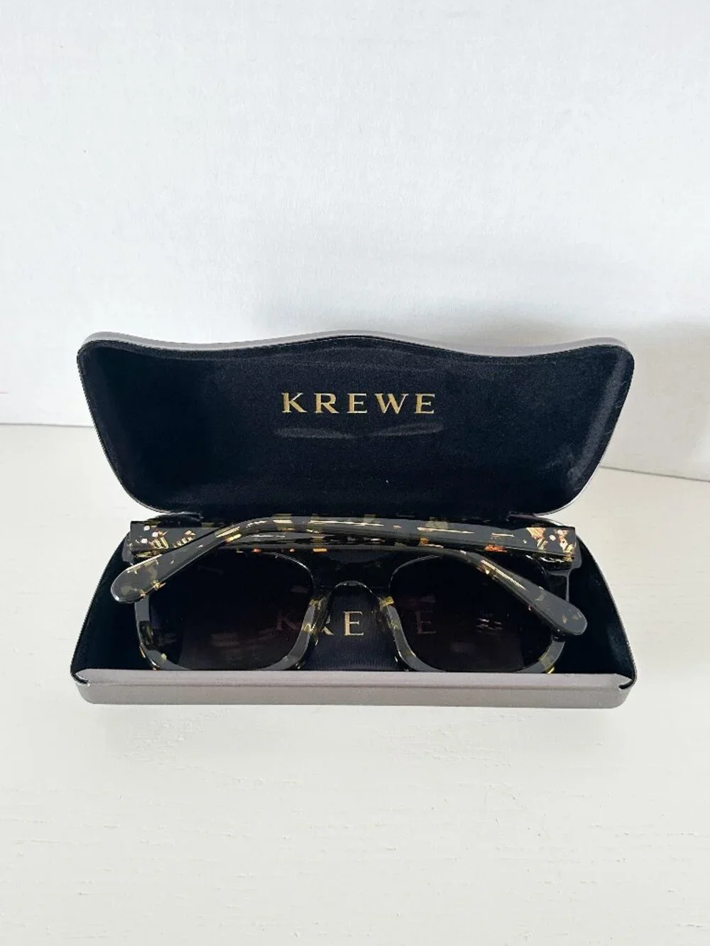 NWOB KREWE - Adele Zulu Tortoise Sunglasses with Case and Cloth